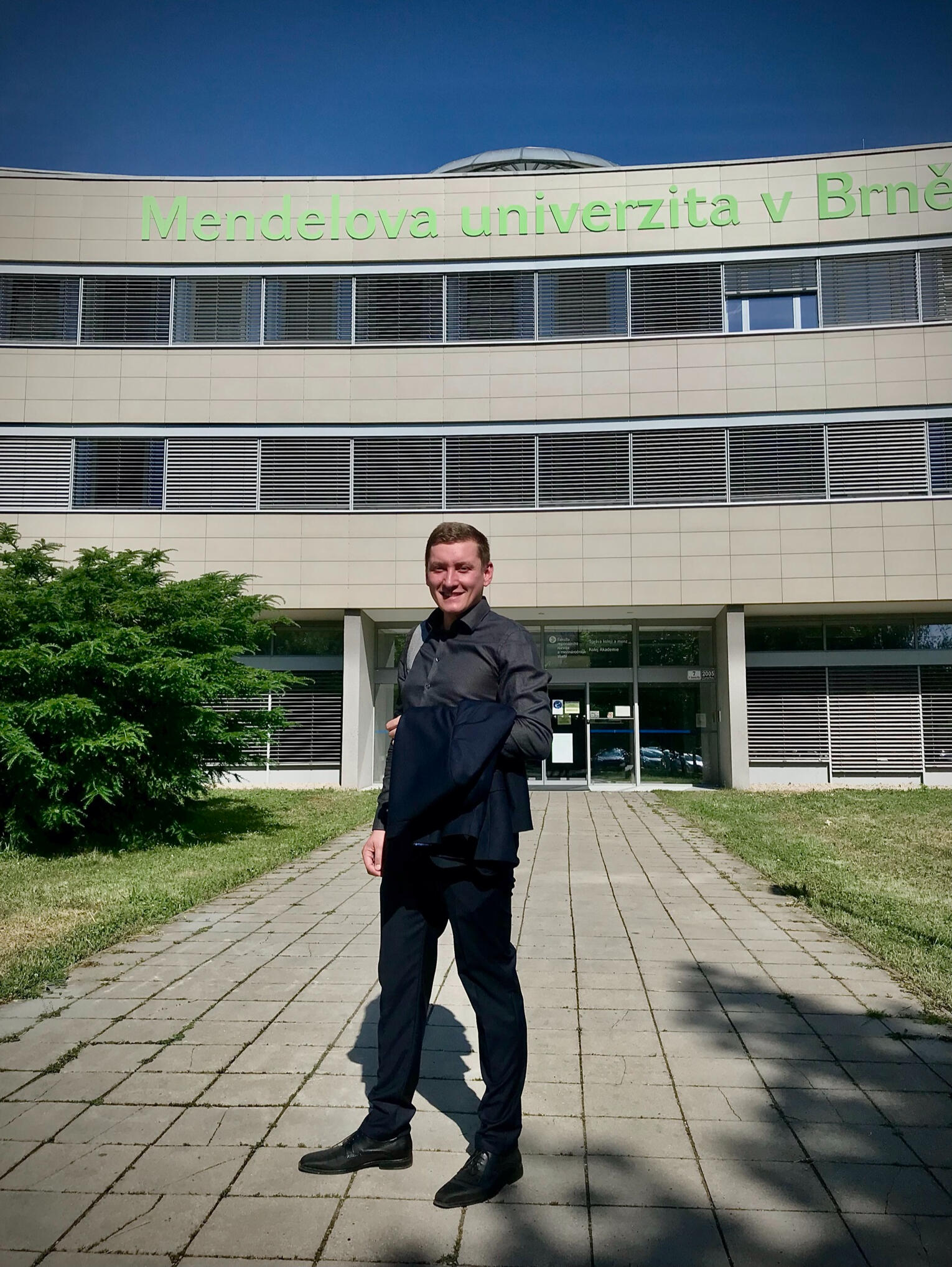 Fotografie z obhajoby mé diplomové práce a ze státnic na MENDELu.